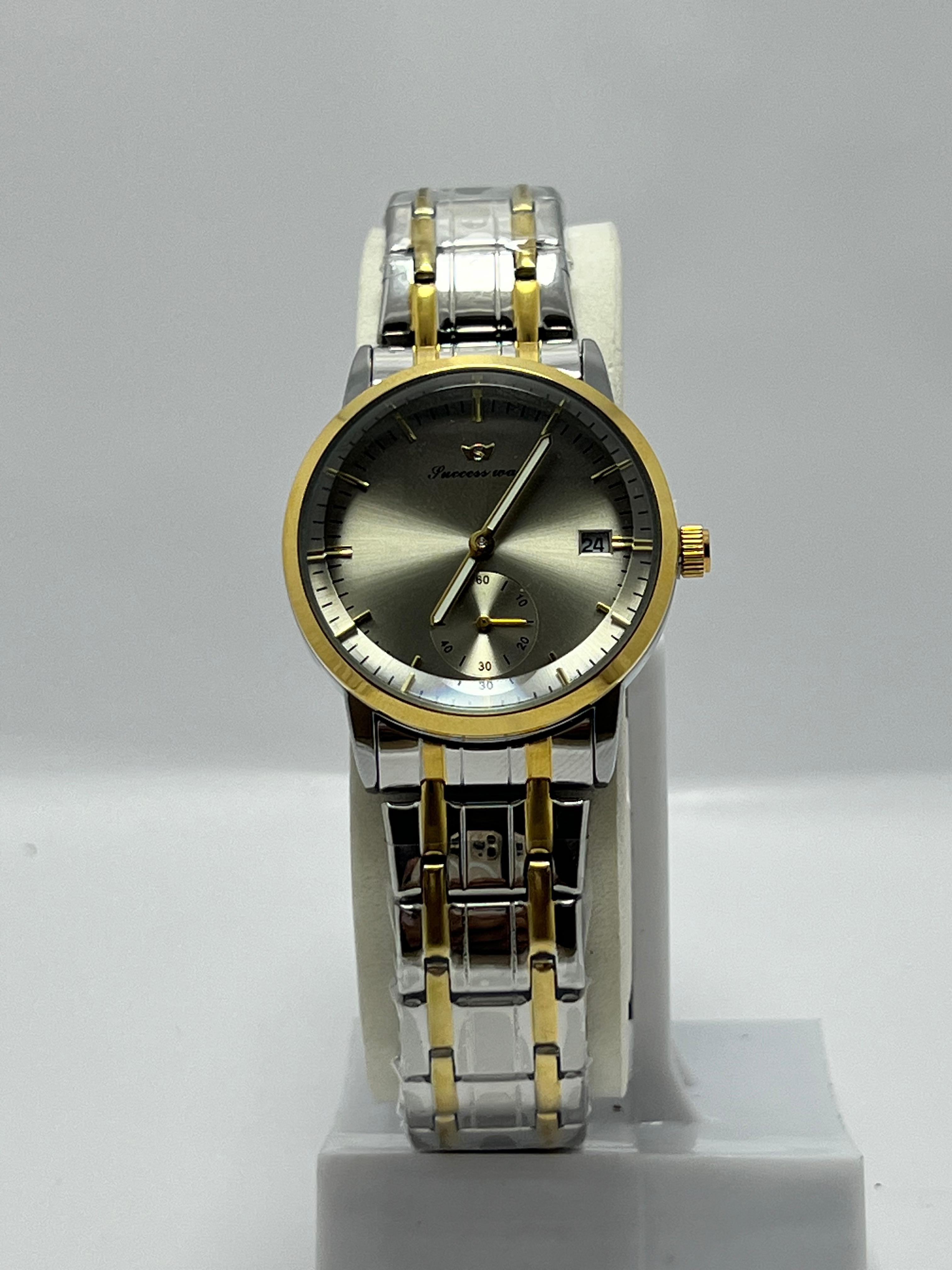 Success Way Two-Tone Watch – Gold Bezel & Date Dial